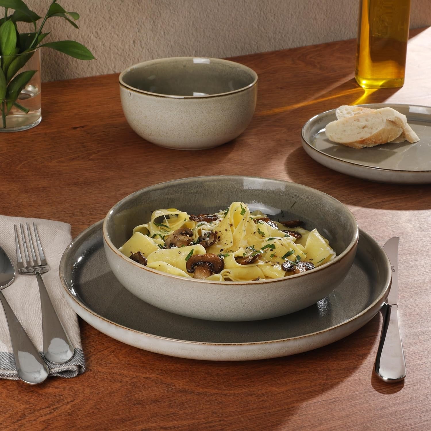 Gibson Elite Sunveil Dinnerware Set (16-Piece) | Reactive Glaze Stoneware Plates & Bowls Service for 4 (Light Taupe)