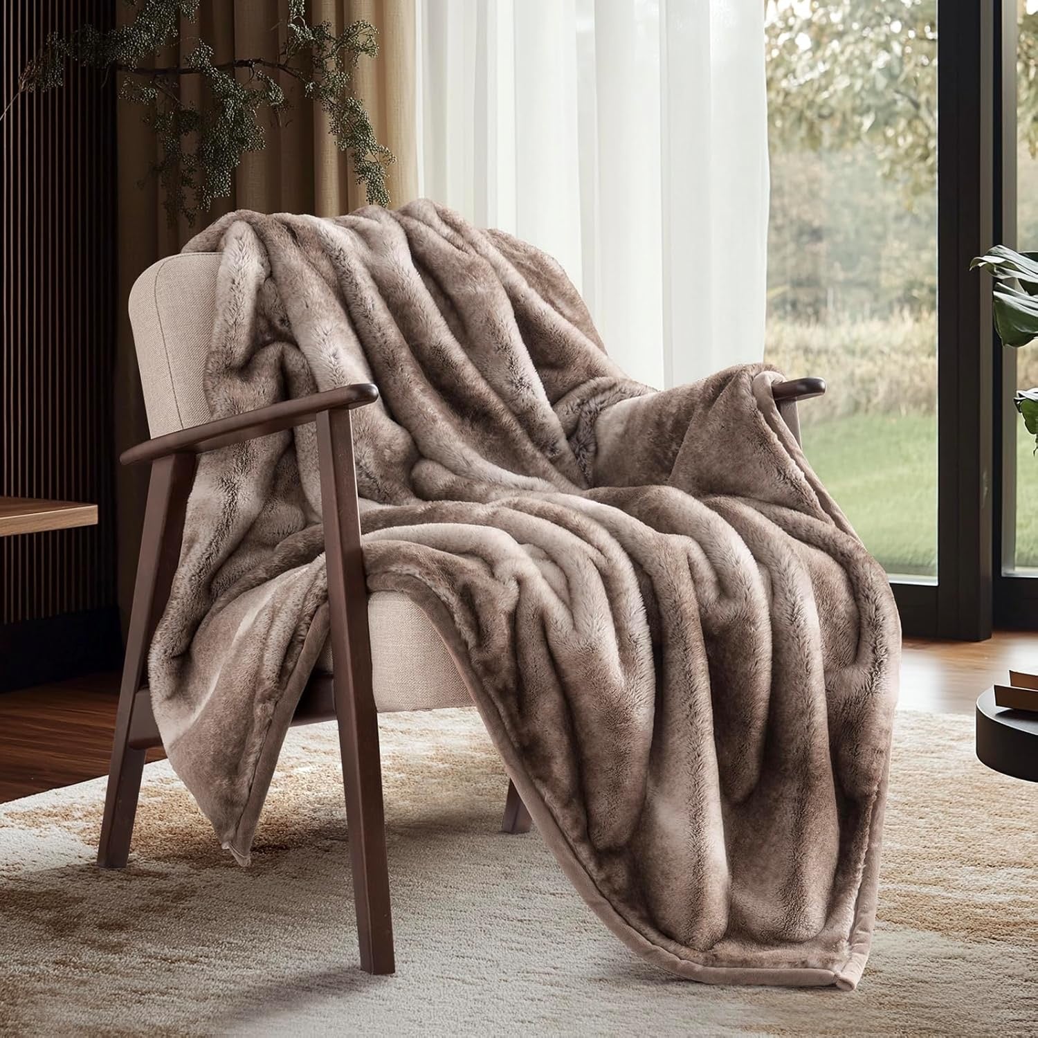 EVERGRACEHOME Mink Faux Fur Throw Blanket | Ultra-Soft Reversible Ombré Plush Blanket (60” x 80”)