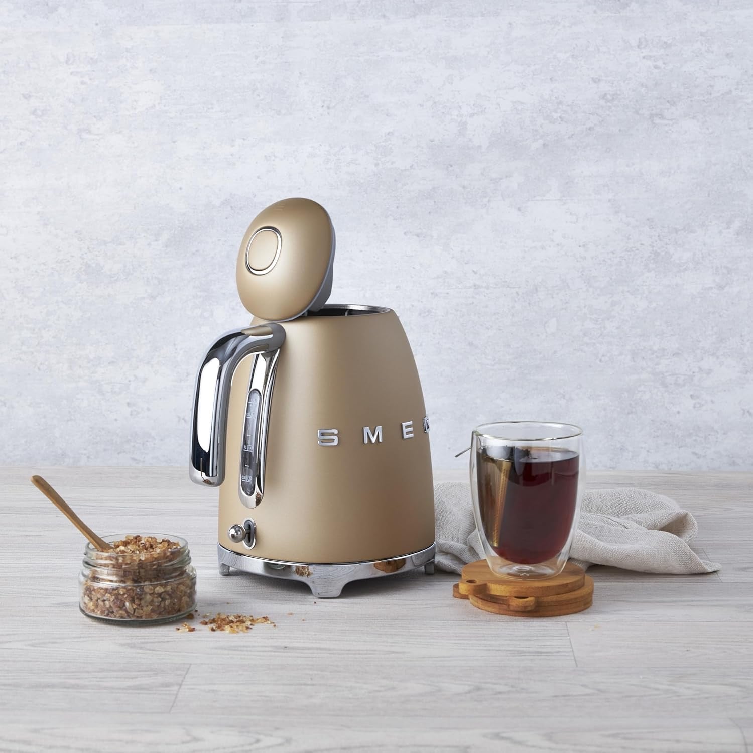 SMEG 50’s Retro Electric Kettle (7-Cup) | Luxury Water Kettle with Auto Shutoff (Matte Champagne)
