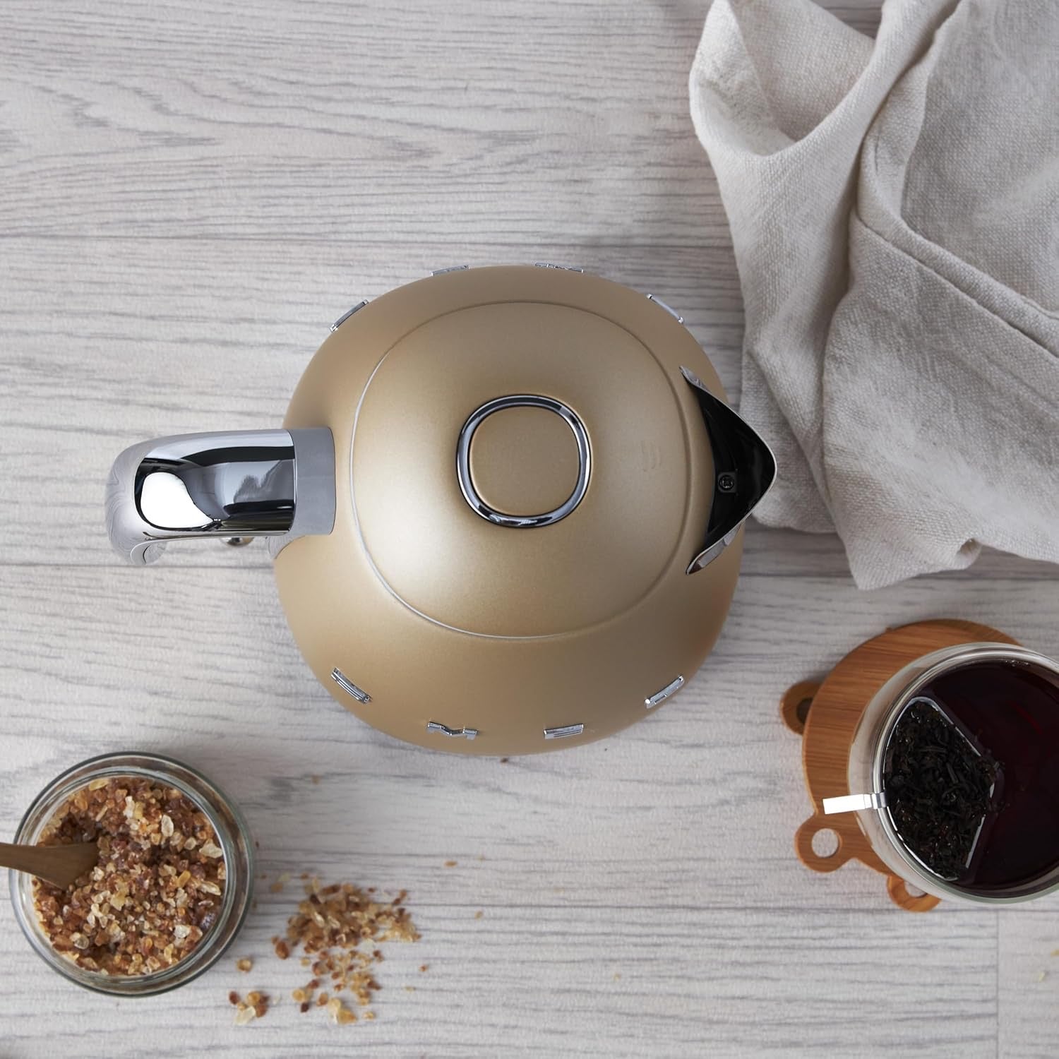 SMEG 50’s Retro Electric Kettle (7-Cup) | Luxury Water Kettle with Auto Shutoff (Matte Champagne)