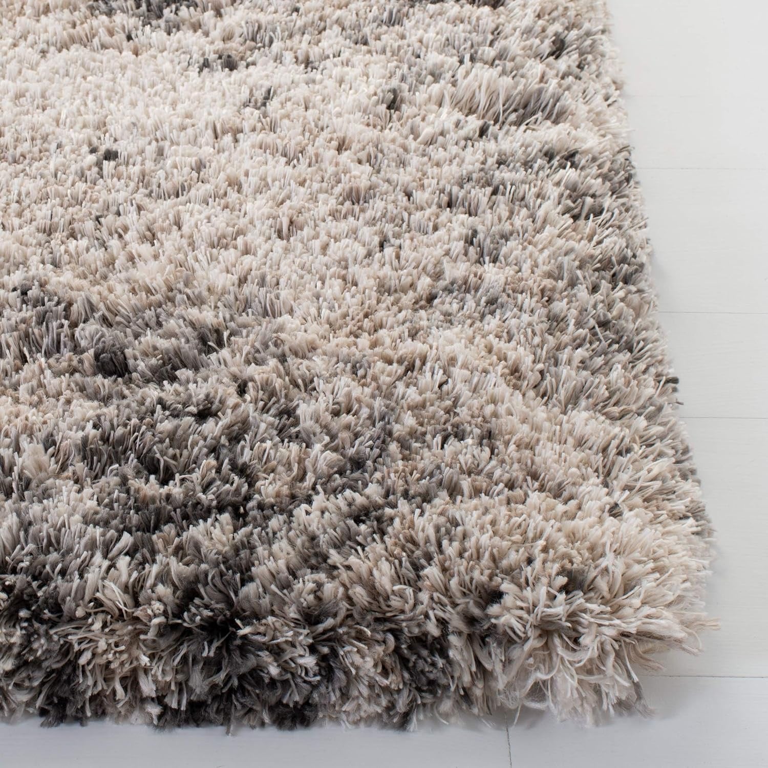 SAFAVIEH Iceland Shag Area Rug | Cream & Grey 5'3" x 7'6" Plush Modern Shag Rug