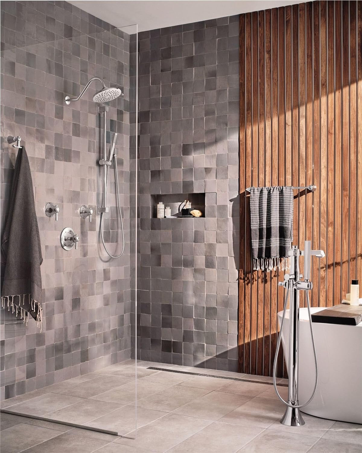 Moen Velocity 8” Rain Shower Head S6320 | Chrome Two-Function Showerhead with Immersion Technology