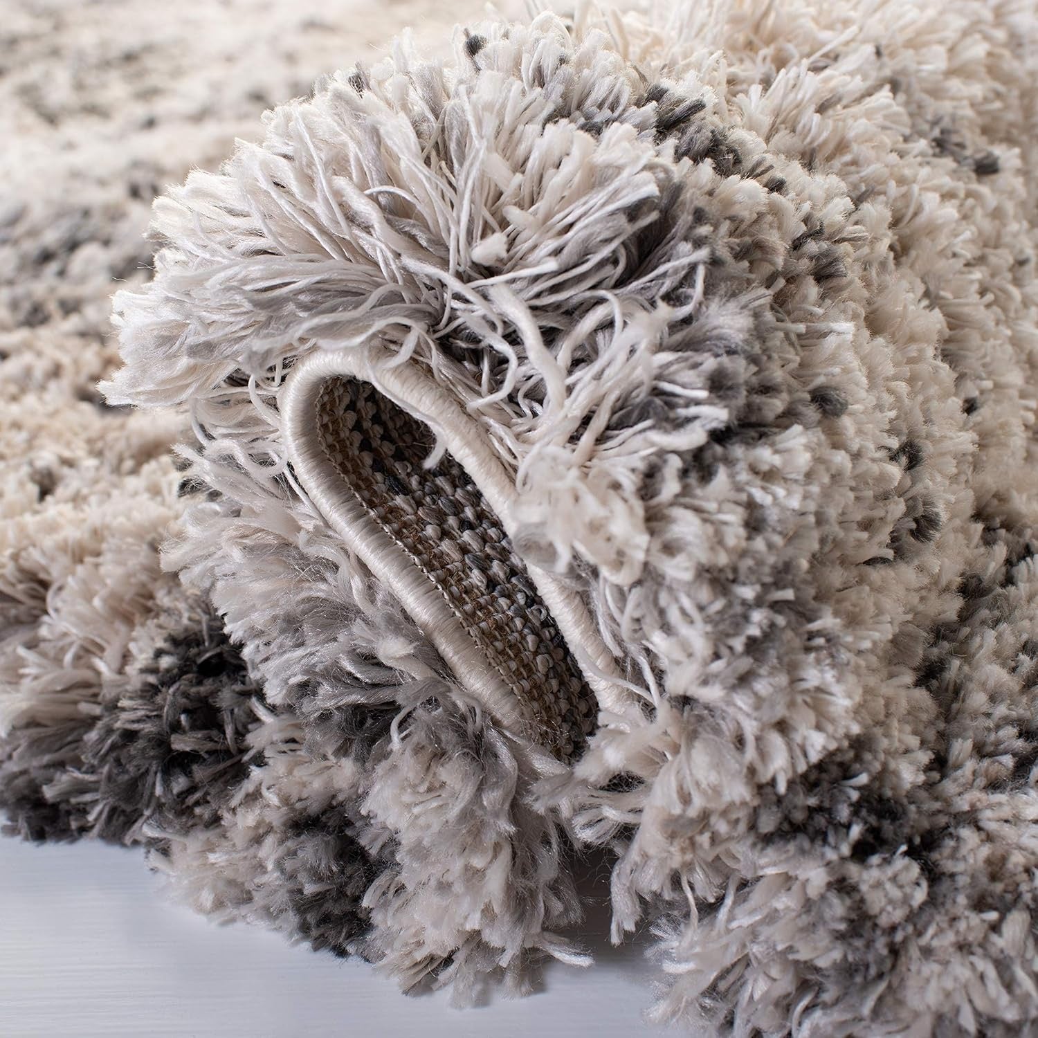 SAFAVIEH Iceland Shag Area Rug | Cream & Grey 5'3" x 7'6" Plush Modern Shag Rug