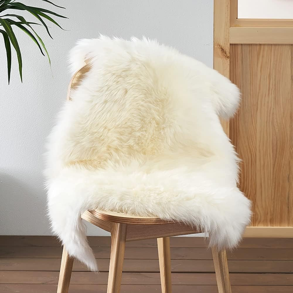 HUAHOO Genuine Australian Sheepskin Rug | Ivory 2' x 3' Natural Lambskin Accent Rug