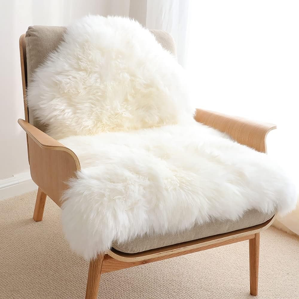 HUAHOO Genuine Australian Sheepskin Rug | Ivory 2' x 3' Natural Lambskin Accent Rug
