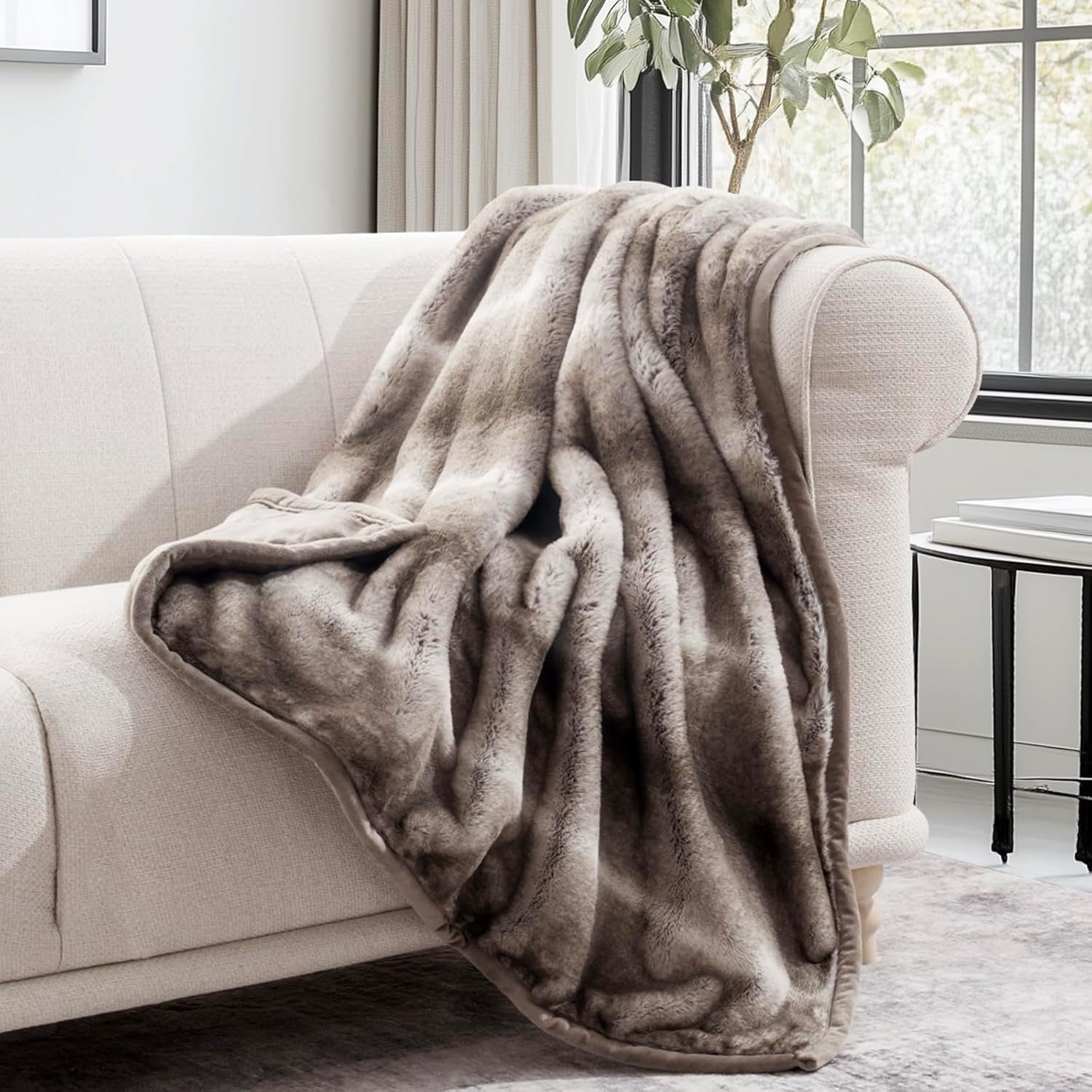 EVERGRACEHOME Mink Faux Fur Throw Blanket | Ultra-Soft Reversible Ombré Plush Blanket (60” x 80”)